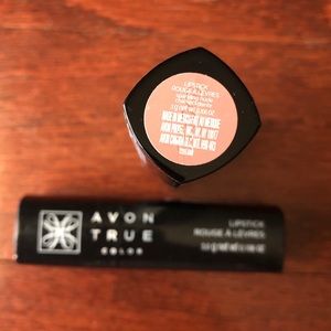 New and sealed Avon true color lipstick